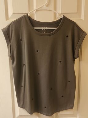 Maurices Olive Green Short Sleeve Star Embroidered Tee